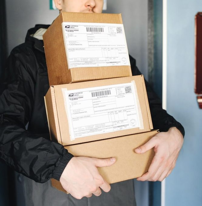 packages-6153947_1280 (1)